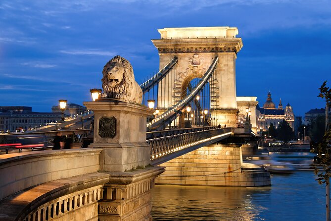 2-Hour Private Night Tour of Budapest - Why Budapest after dark works so well