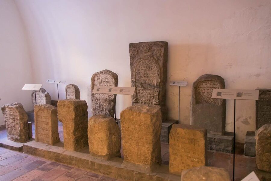 2 Hours Buda Castle Walking Tour - Walk with a Historian - The Synagogue-Museum and the lost larger synagogue