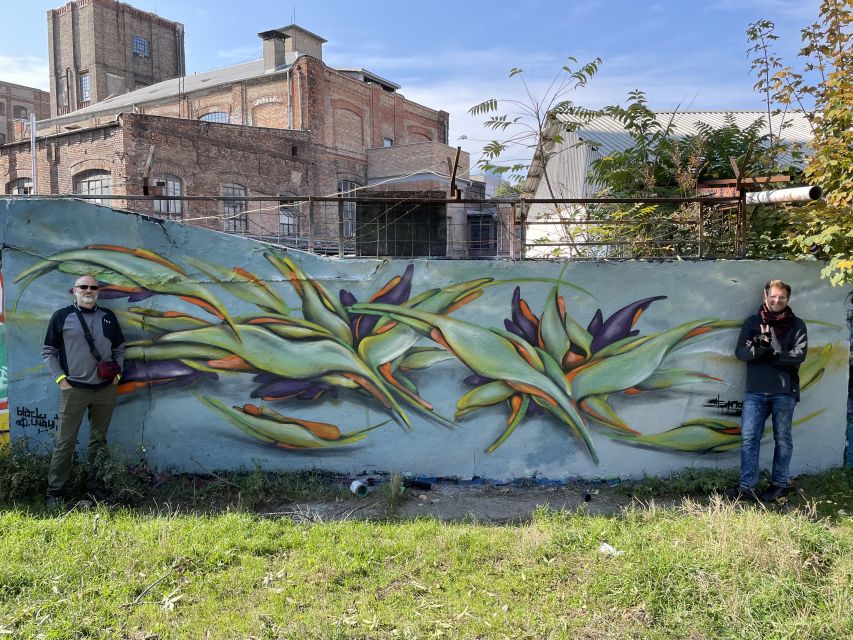 Alternative Bike tour: Graffiti Wall and Peace - Meeting ET at the bike shop