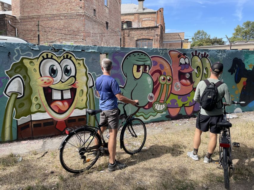 Alternative Bike tour: Graffiti Wall and Peace - Following the scavenger hunt through the city