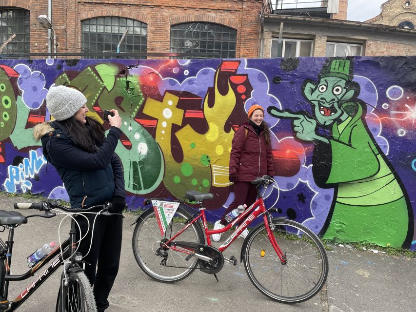 Alternative Bike tour: Graffiti Wall and Peace - The riverside picnic and a chance to talk