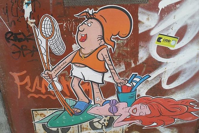 Alternative Street Art Free Walking Tour of Budapest - Ending among Budapest’s ruin bars