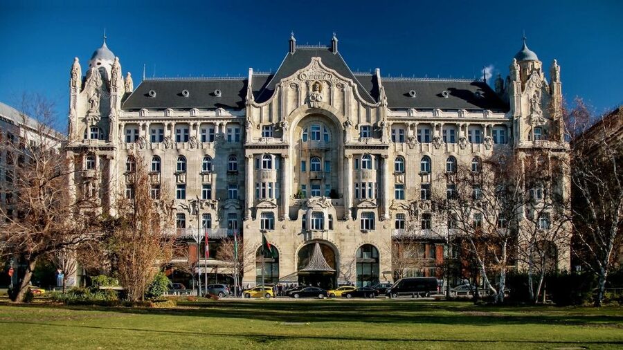 Art Nouveau Tour in Budapest: 3-Hour Private Tour - Reading facades, symbols, and beehives