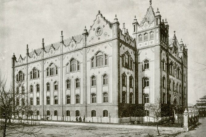 Art Nouveau Treasures of Budapest – Exclusive Private Tour - Nemzeti Bank and the Palace District