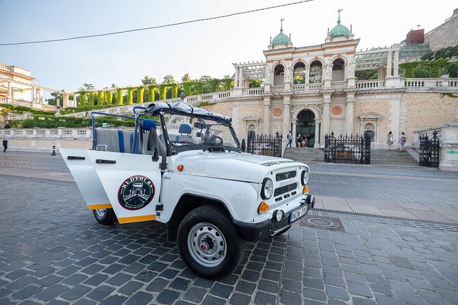 Best of Budapest Tour - New York Palace, the Great Synagogue, and local streets