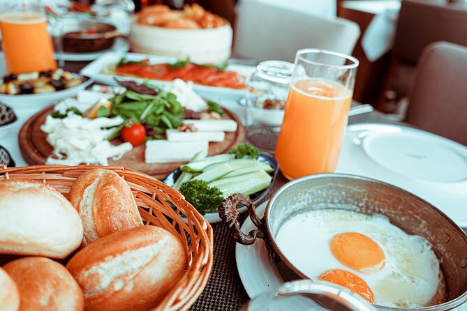 Bottomless Brunch and Cruise with Prosecco in Budapest - What appears on the buffet