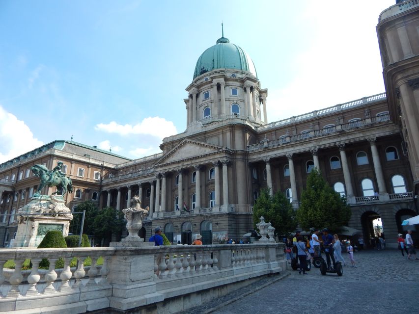 Buda Castle: Private Walking Tour - Ruszwurm Cafe, Hungarian cakes, and the tasting question