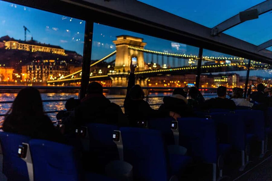 Budapest: 1-Hour Evening Sightseeing Cruise with Drink - Key points to know before you board