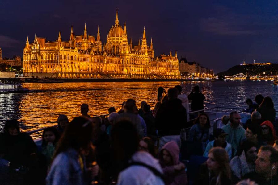 Budapest: 1-Hour Evening Sightseeing Cruise with Drink - Budapest from the Danube, with the lights switched on