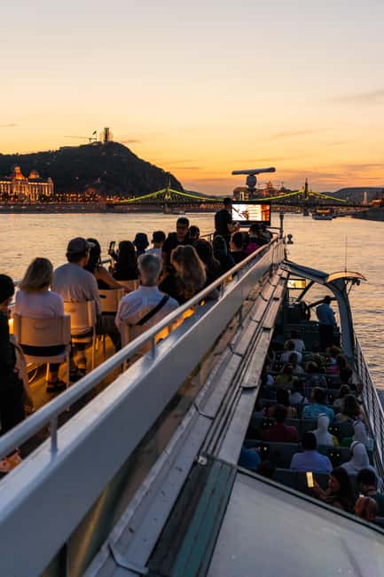Budapest: 1-Hour Evening Sightseeing Cruise with Drink - The first bridges: Chain Bridge and Elisabeth Bridge