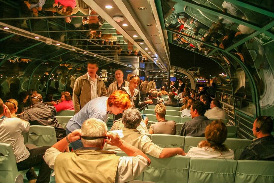 Budapest: 1-Hour Evening Sightseeing Cruise with Drink - Margaret Bridge and the turn toward Buda Castle