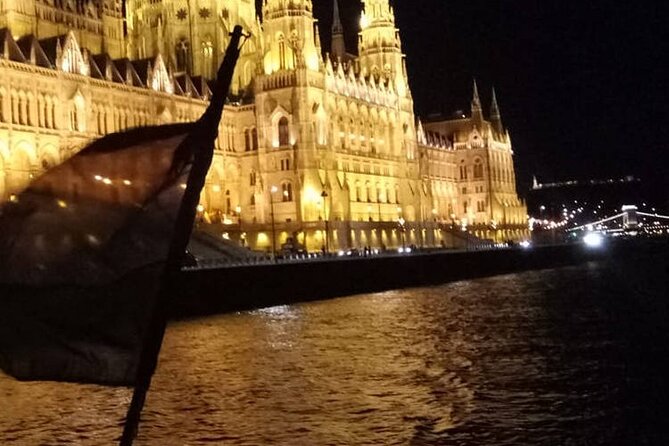 Budapest: 1-Hour Highlights Cruise with Welcome Drink - Gellért Hill, the Citadel, and the thermal bath