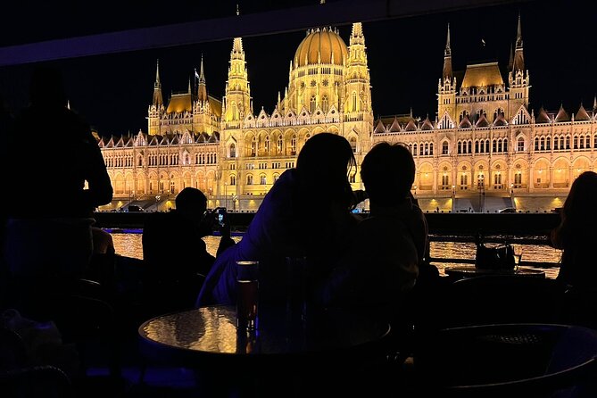 Budapest: 1-Hour Highlights Cruise with Welcome Drink - No narration means you need to prepare your own context