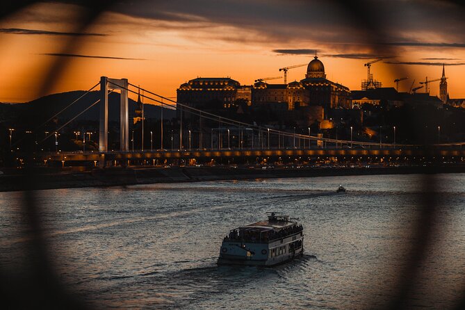 Budapest: 1-Hour Highlights Cruise with Welcome Drink - What you see between Margaret Bridge and Buda Castle
