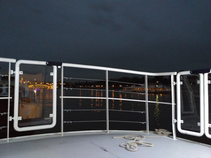 Budapest: 1-Hour Private Boat Cruise - A private hour on Budapest’s central Danube