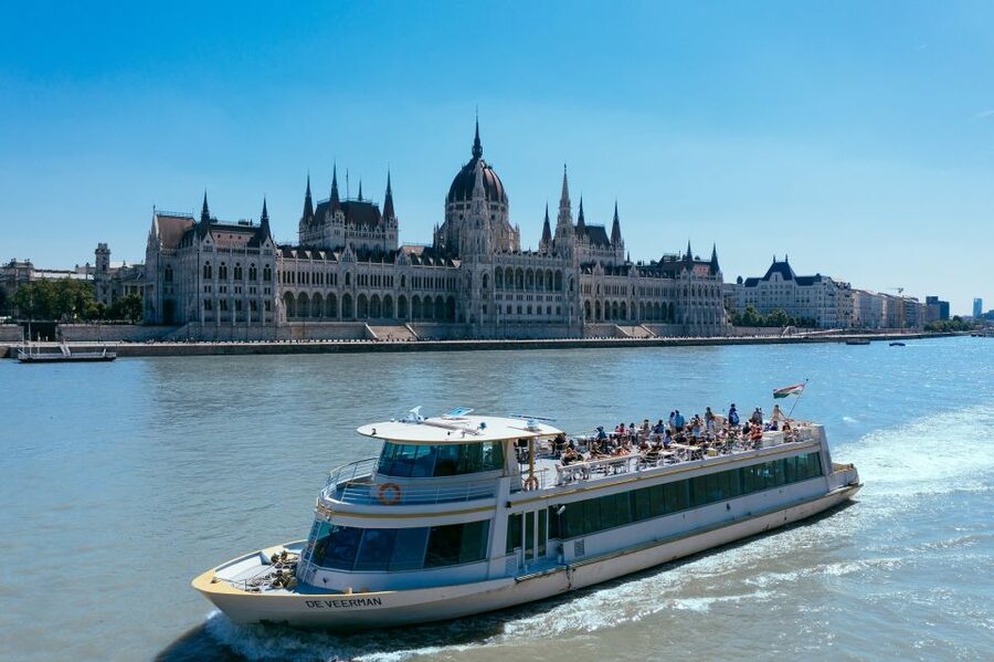 Budapest: 1-hour Sightseeing Danube River Cruise - Margaret Bridge and the northern panorama
