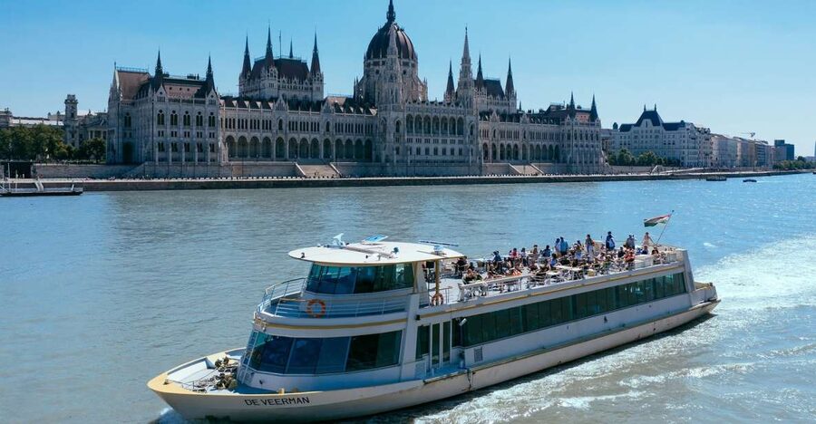 Budapest: 1-hour Sightseeing Danube River Cruise - Castle Hill from the water