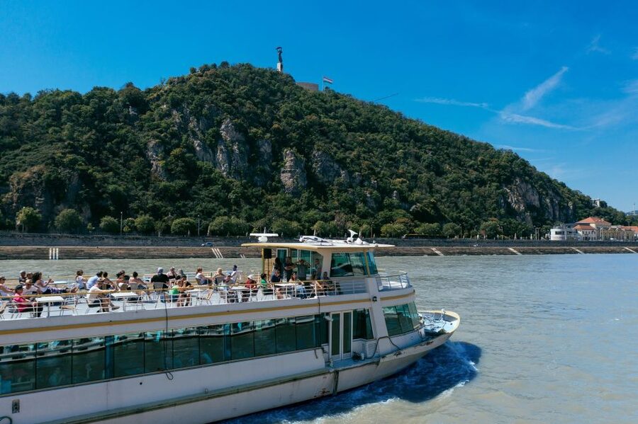 Budapest: 1-hour Sightseeing Danube River Cruise - Daylight or 9 p.m.?
