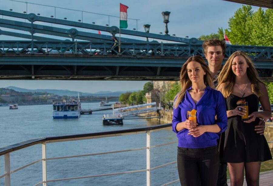 Budapest: 1 hr Sunshine Booze Cruise with Prosecco - Passing beneath Margaret Bridge