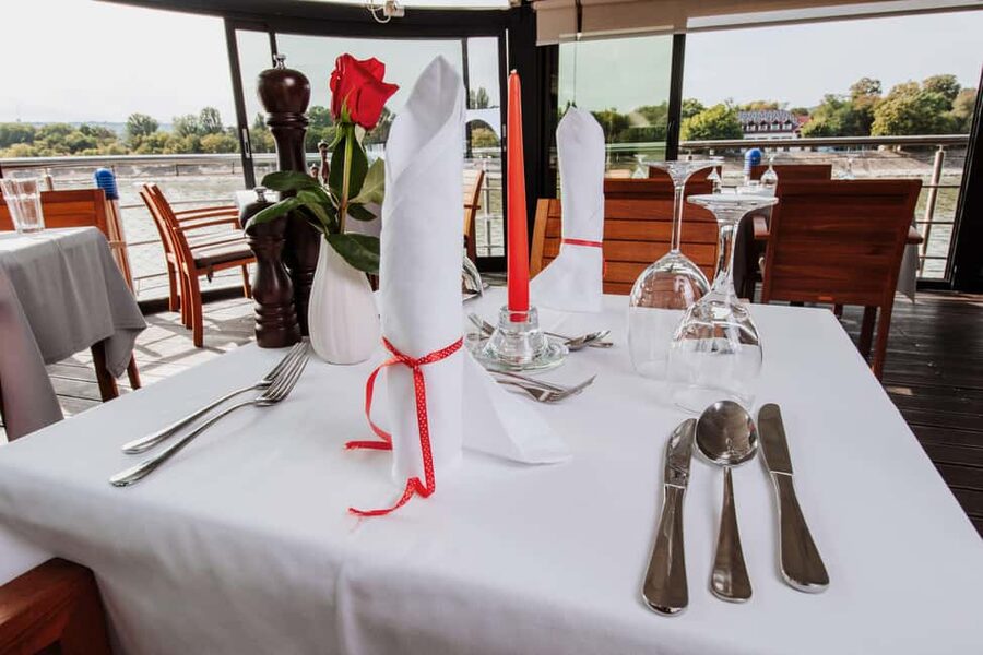 Budapest: 2-Course Dinner for 2 on a Boat Restaurant - Key Points To Know Before You Book