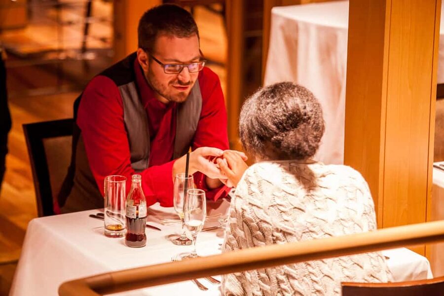Budapest: 2-Course Dinner for 2 on a Boat Restaurant - A Candlelit Dinner Above the Danube