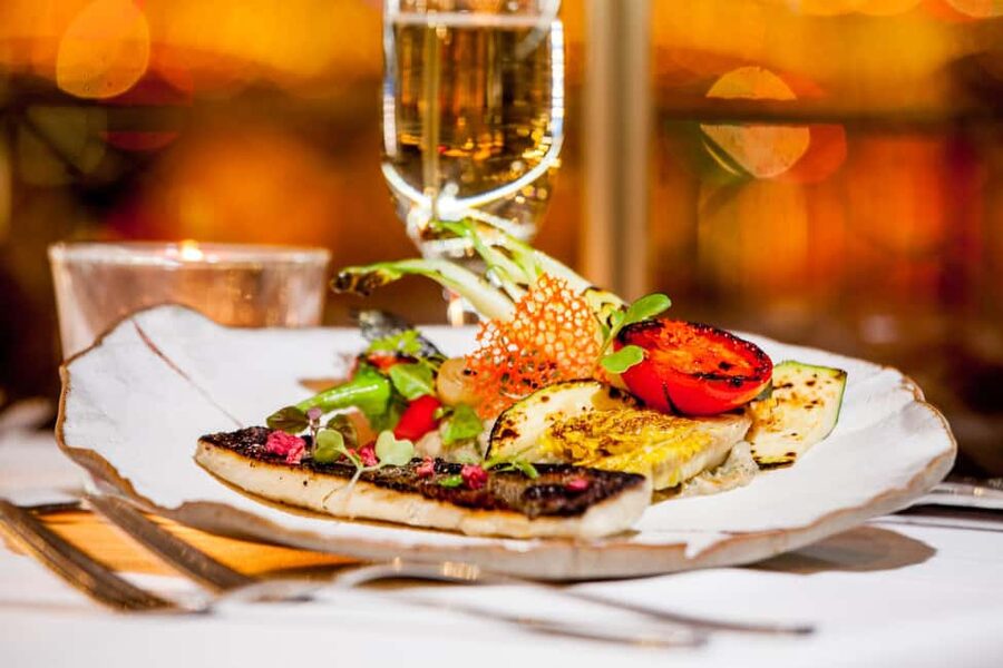 Budapest: 2-Course Dinner for 2 on a Boat Restaurant - The Best Time To Go