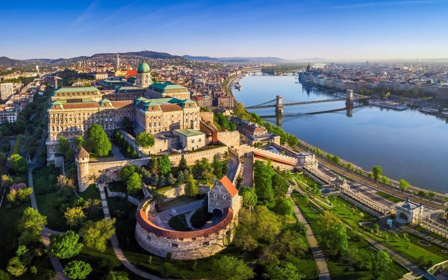 Budapest: 3-hour City Tour with Castle Walk + 1-hour Cruise - A useful first look at Budapest from the road