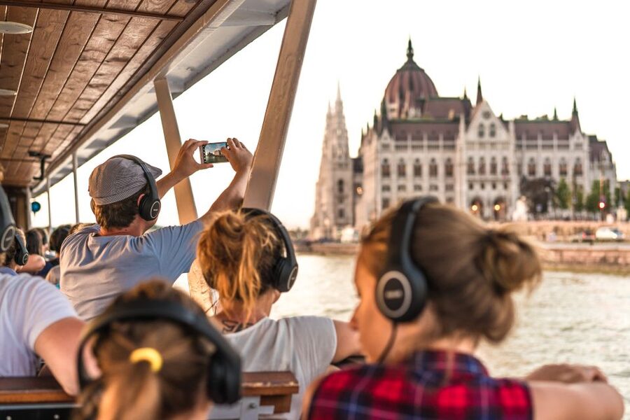 Budapest: 3-hour City Tour with Castle Walk + 1-hour Cruise - The one-hour Danube cruise