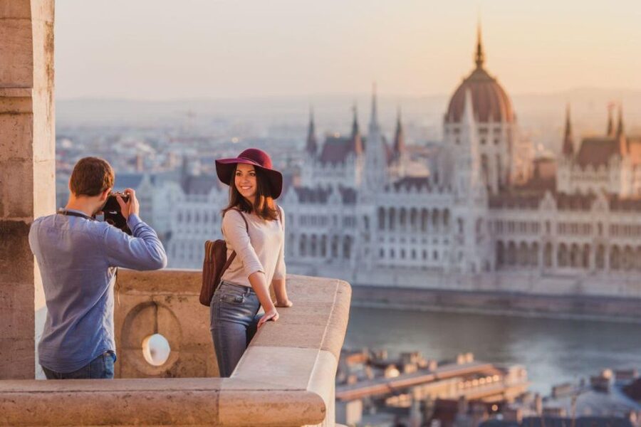 Budapest: 3-Hour Grand City Tour and Castle Walk - Crossing the Danube to Buda
