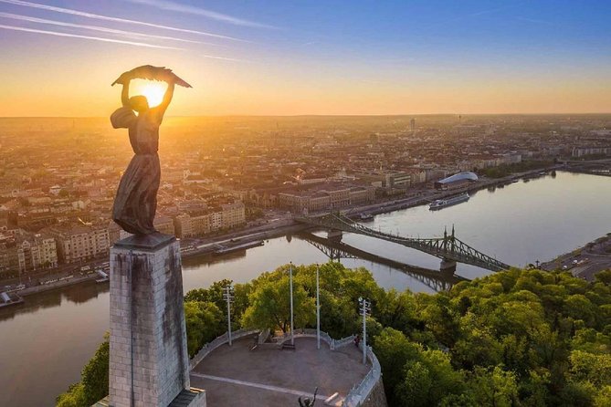 Budapest: 3-Hour Live-guided Bus Tour and 1-hour River Cruise - Starting at Apáczai Csere János Street