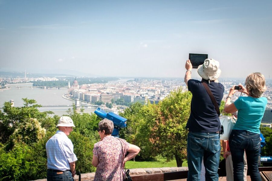 Budapest: 3-Hour Live Guided Sightseeing Tour - City Park, the thermal spa, and Budapest Zoo