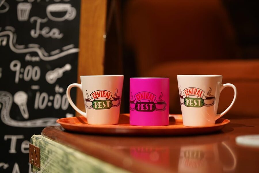 Budapest: 90s Sitcom Escape Room Adventure with Drinks - Central Perk: the final push