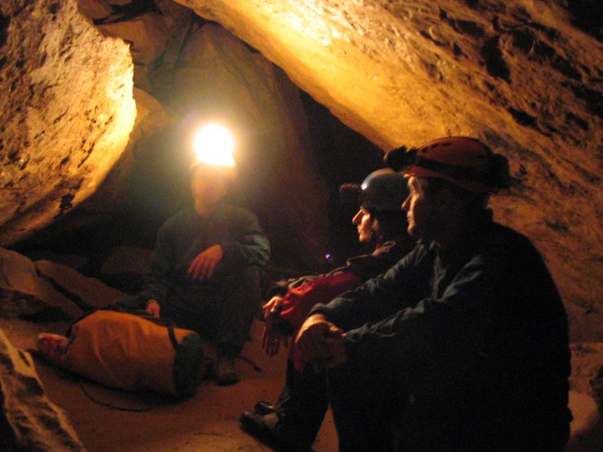 Budapest: Adventure Caving Tour with Guide - What the geology adds to the adventure