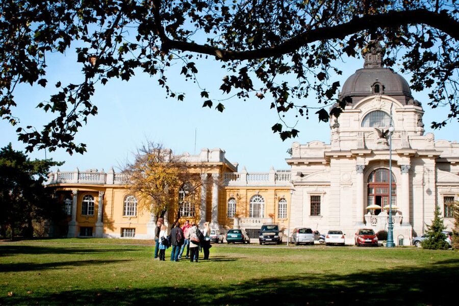 Budapest: All in One Walking Tour with Strudel House Stop - Key points at a glance