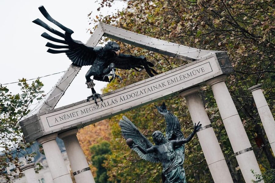Budapest: Alternative Street Art & Jewish Tour - The pace, group feel, and practical comfort