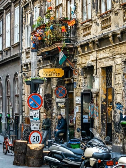 Budapest: Alternative Street Art & Jewish Tour - How to get the most from the three hours
