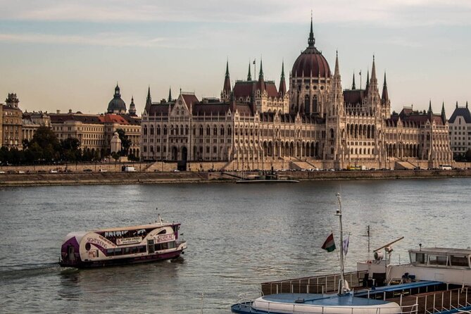 Budapest Audio Guide Cruise with Day, Sunset and Night Options - Seating, boarding, and the upper deck problem