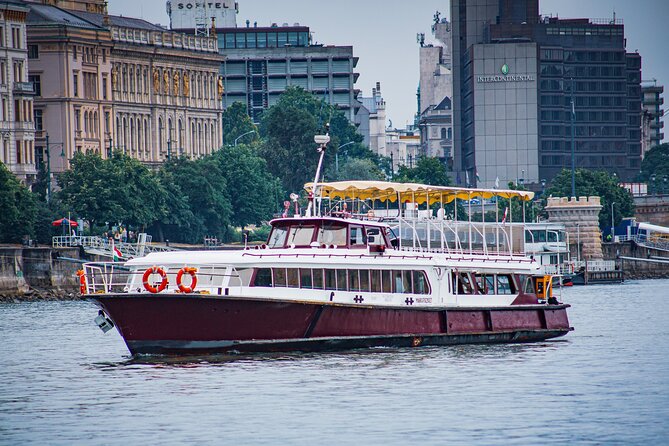 Budapest Audio Guide Cruise with Day, Sunset and Night Options - Drinks, food, and what the price includes