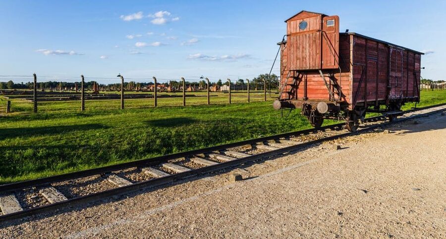 Budapest: Auschwitz Birkenau Private Day Tour - Auschwitz I, the first part of the visit