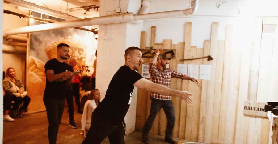 Budapest: Axe Throwing Experience - What happens during the 60-minute session