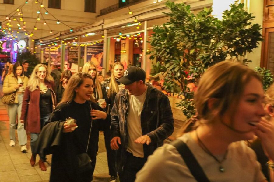Budapest: Bar Crawl Tour with Local Drinks - Tips for having a better evening