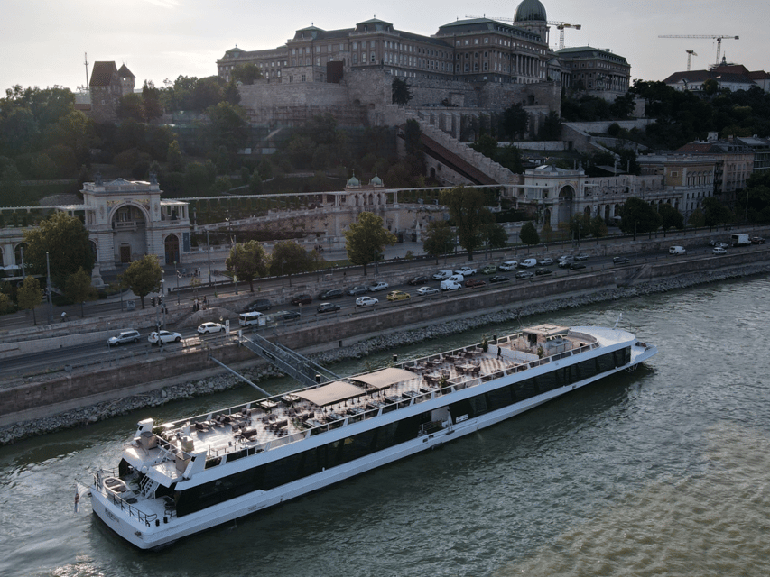 Budapest: BBQ Dinner Cruise w/ Live Music & Unlimited Drinks - The illuminated rooftop igloo