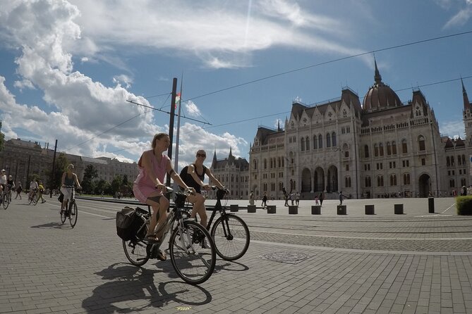 Budapest Bike Tour with Hungarian Goulash - Goulash as the finish line