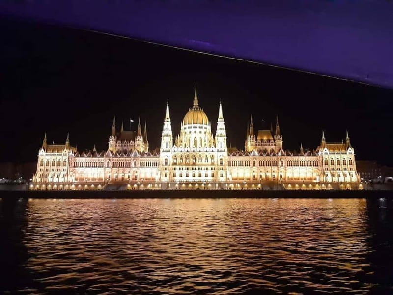 Budapest: Boat Cruise with Personal Guide and Drink - Booking details worth knowing