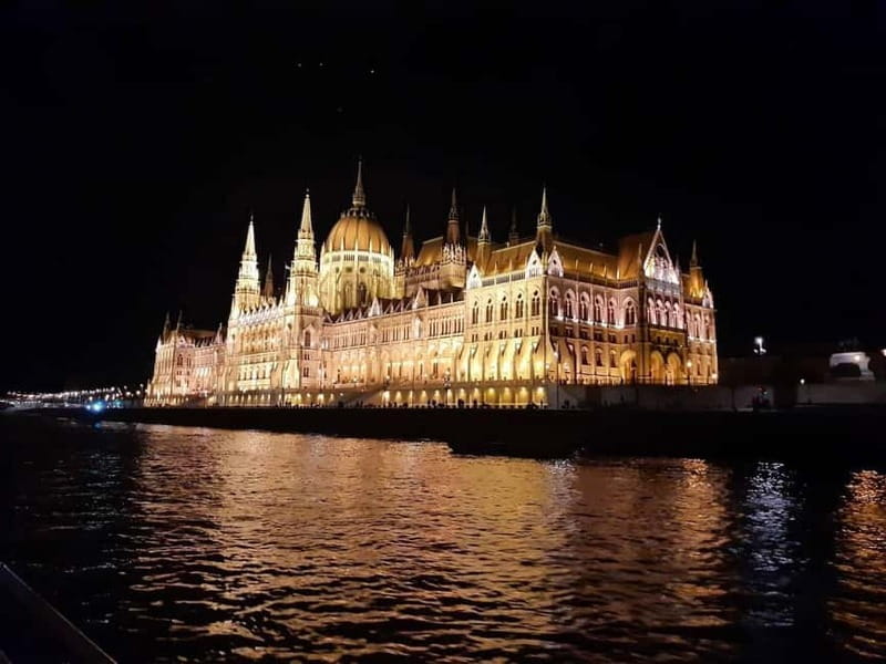 Budapest: Boat Cruise with Personal Guide and Drink - Why the Danube is Budapest’s best evening viewpoint
