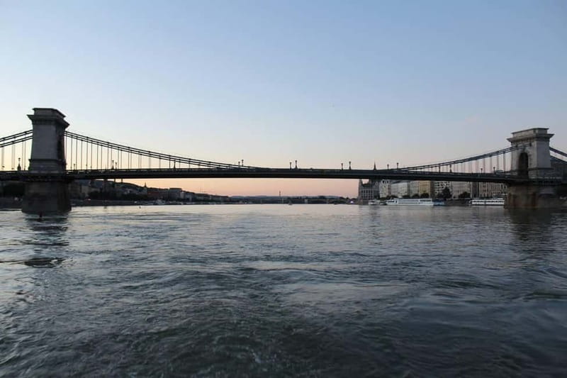 Budapest: Boat Cruise with Personal Guide and Drink - Why the guide changes the experience
