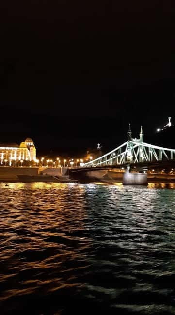 Budapest: Boat Cruise with Personal Guide and Drink - Who should book this cruise?