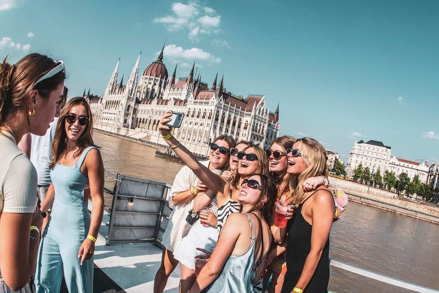 Budapest: Boat Party with option of Unlimited Drinks - Boarding the Danube boat party