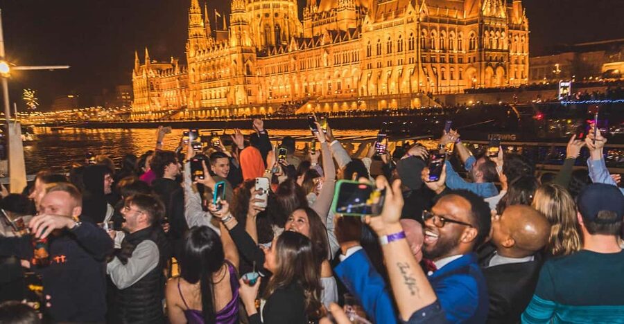 Budapest: Boat Party with option of Unlimited Drinks - Who should book this boat party?