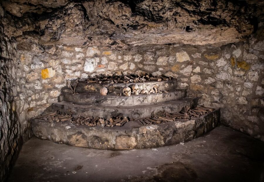 Budapest: Buda Castle Cave Tour - The first steps underground